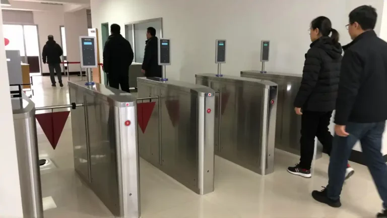Bramka obrotowa niska czy pełnej wysokości – różne zastosowania